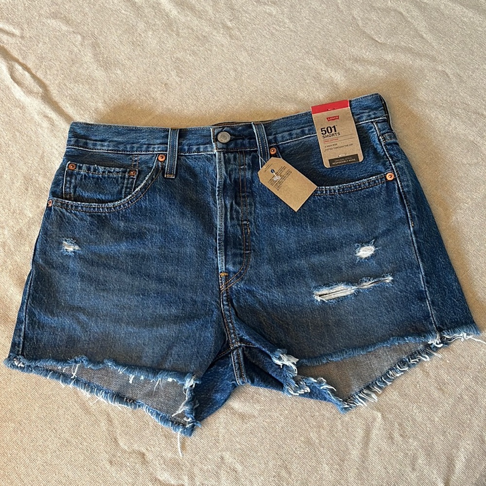 NWT Levi’s 501 high waist high rise Jean Shorts Distressed Size 30